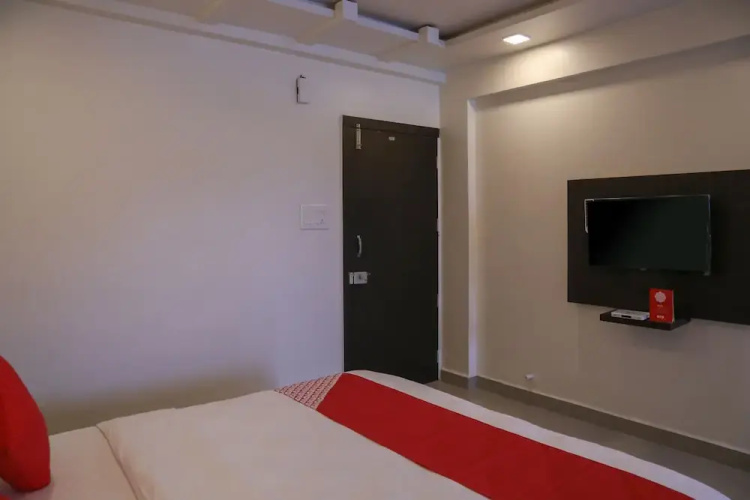 OYO 22066 Hotel Mayur