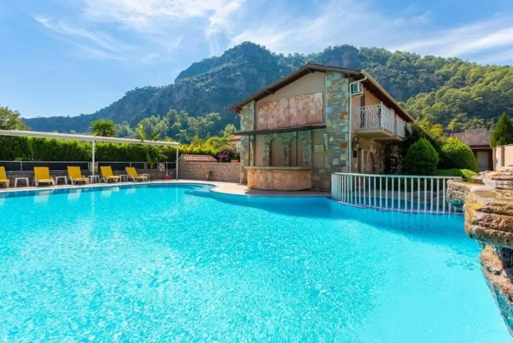 3 Bedrooms Apartment