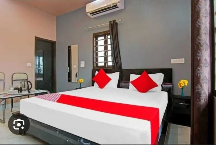 The Crown Hotel
