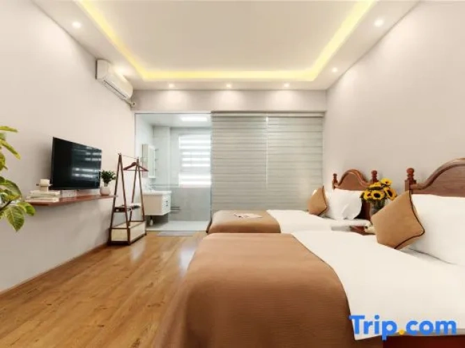 Standard Twin room with courtyard view
