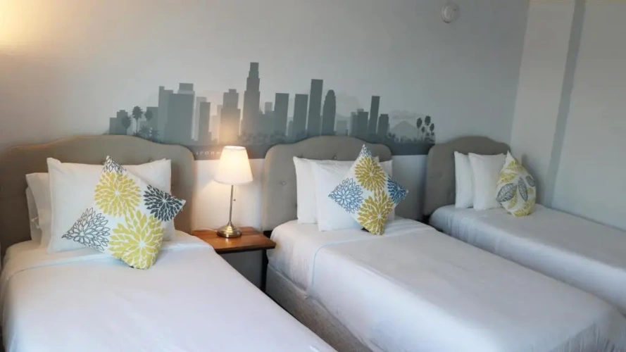 Standard Triple room