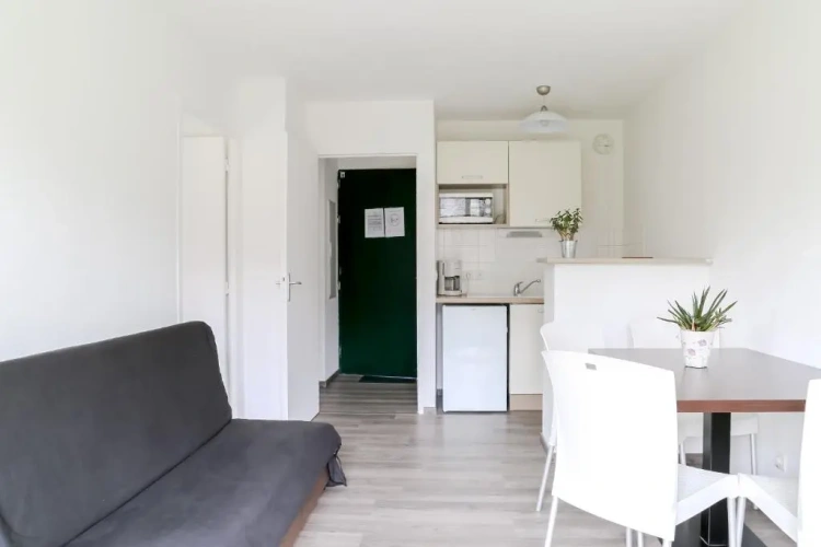 2 Bedrooms Apartment