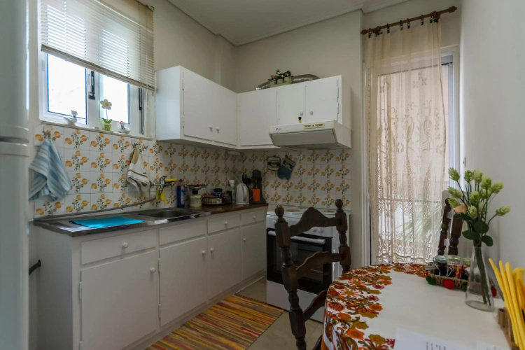 Cozy & Quiet Central Apartment