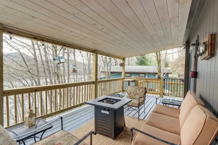 4 Bedrooms Cottage with balcony
