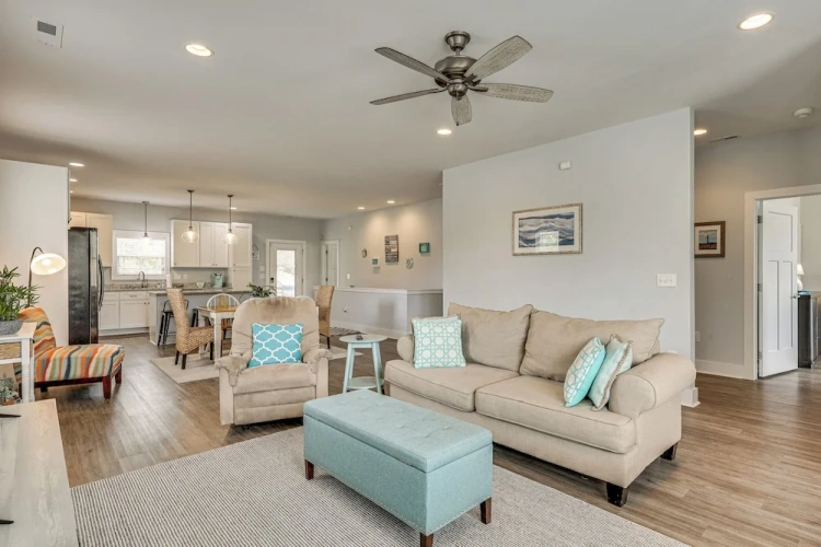 4 Bedrooms Cottage
