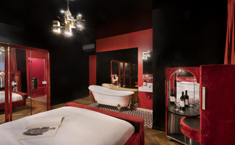 Scarlet Hotel