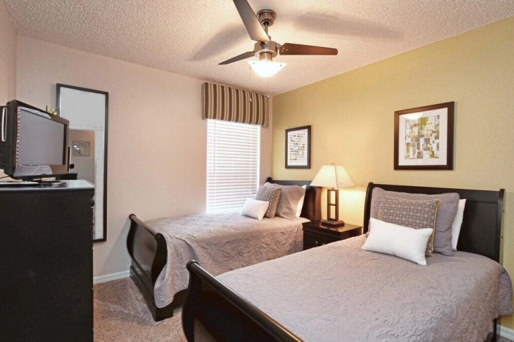 Emerald 4 bedrooms with Pool - 2201Em 4 Home by RedAwning
