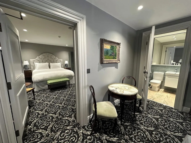 No. 30 Knightsbridge