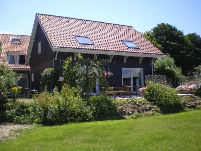2 Bedrooms Cottage