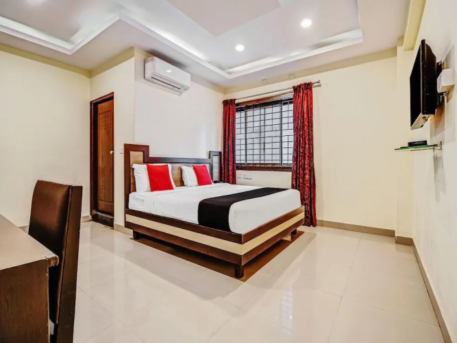 Collection O Millennium Plaza Hotel