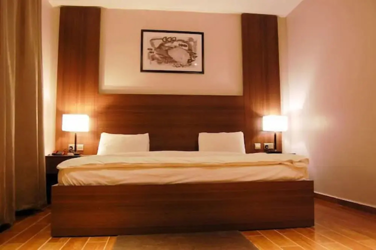 Continental Hotel by R&K Suites