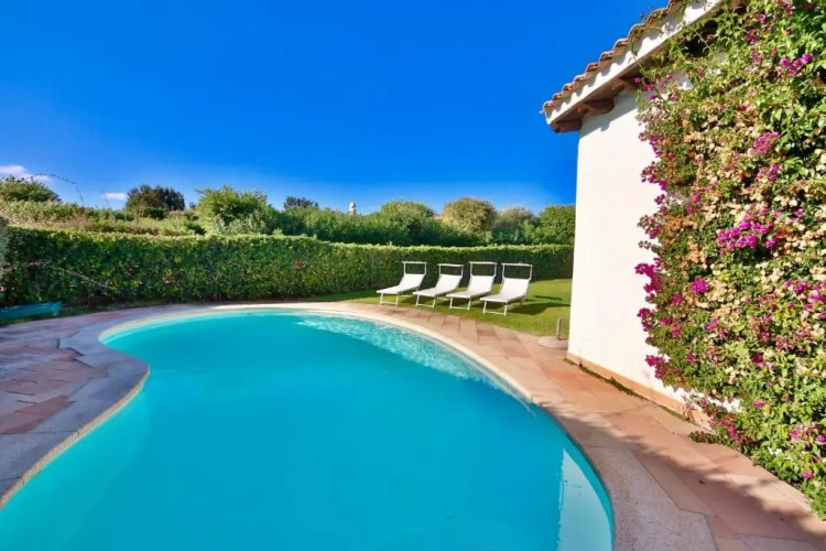 3 Bedrooms Villa