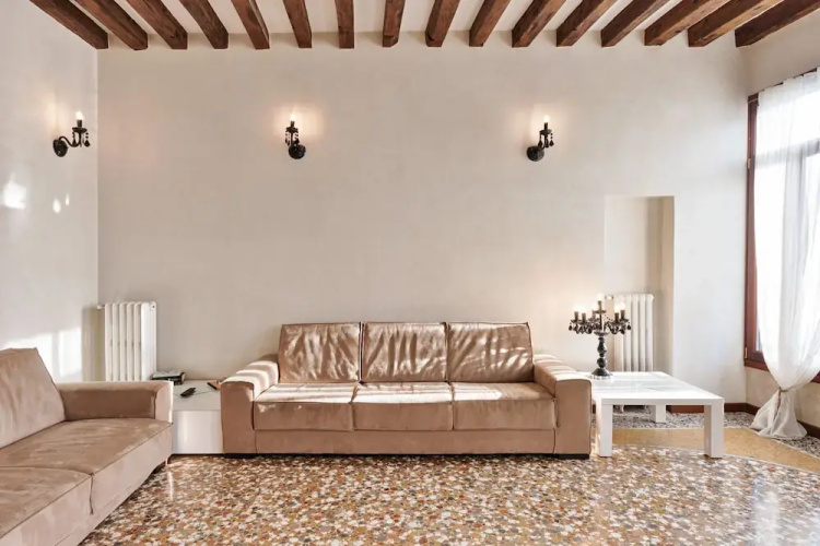 Rialto Bridge Romantic House