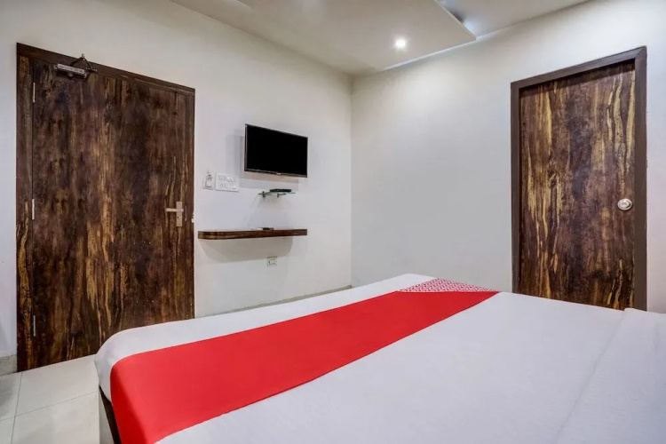 Collection O 35484 Hotel Yatri Inn