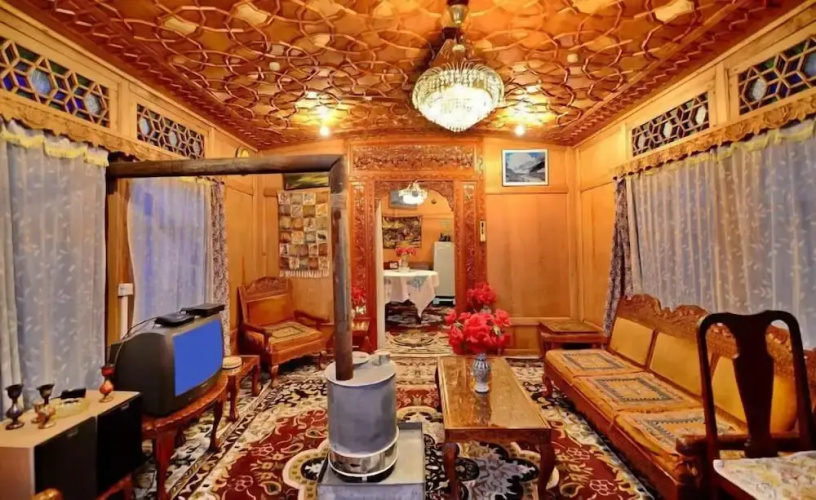 Golden Crest Houseboats