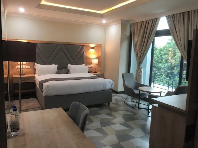 LA Hotel and SPA