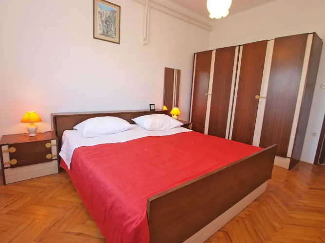 Apartment 439