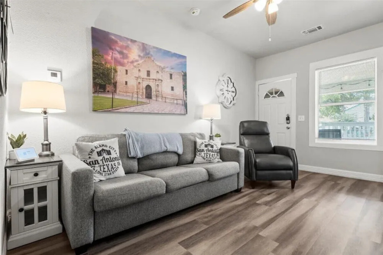 Cozy 1 Bed Home W Free Parking