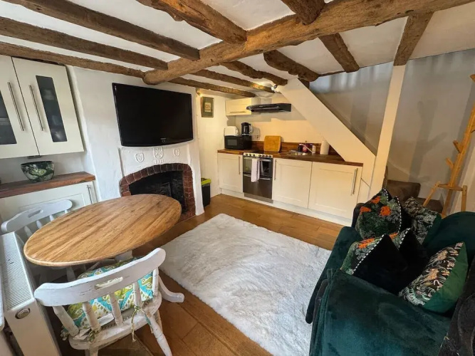 The Snug - From 130 Per Night