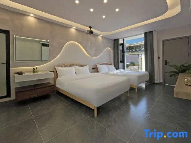 Standard Quadruple Family room with view