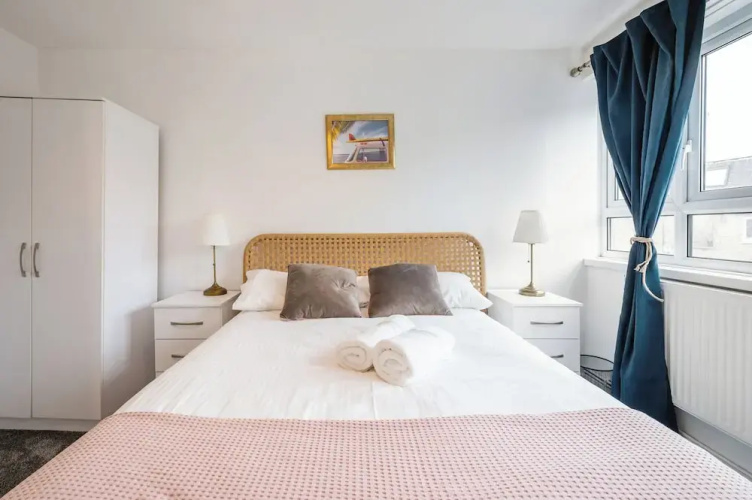 Nice 2-bed flat near earls court