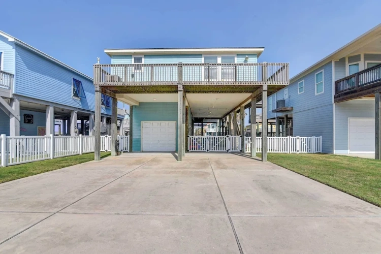 3 Bedrooms Cottage with balcony