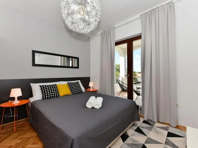 3 Bedrooms Apartment