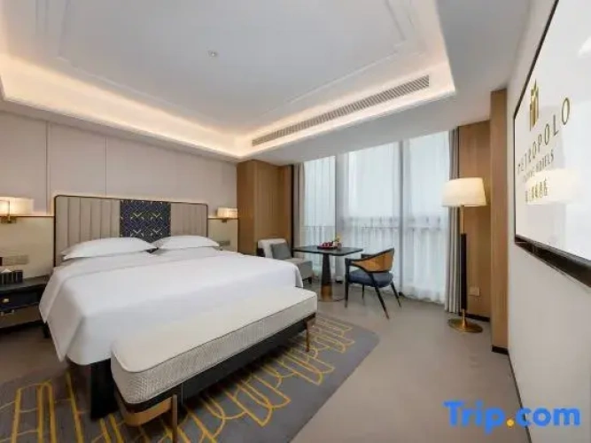Deluxe Twin Suite with street view