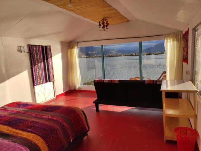 Uros Quechua Lodge