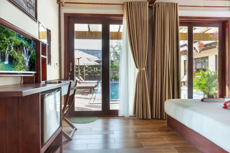 Luxury Double room with pool view
