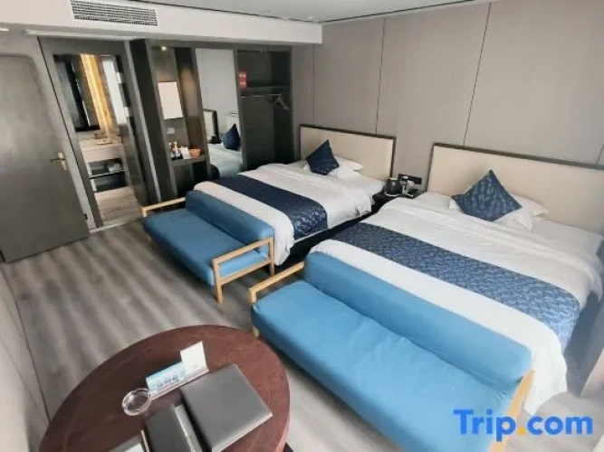 Deluxe Triple Suite