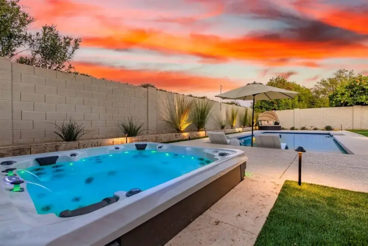 Executive Retreat Pool Spa AZ Canal Trail BBQ