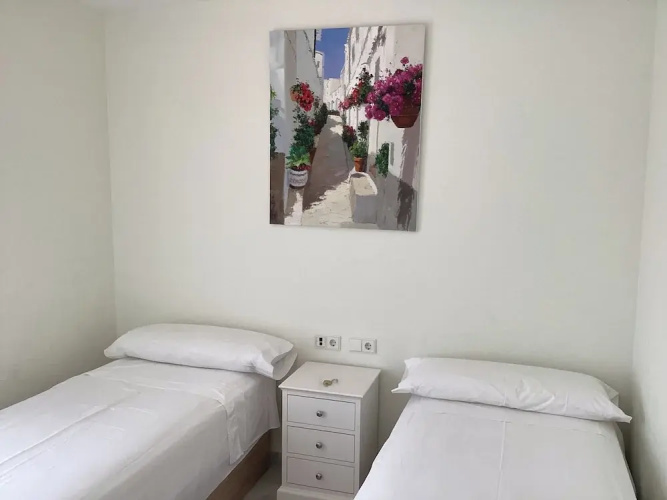 Marbella Retreat - 2 Beds - Sleeps 5 - Pool