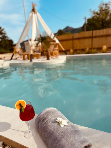 Amo Golden Suites