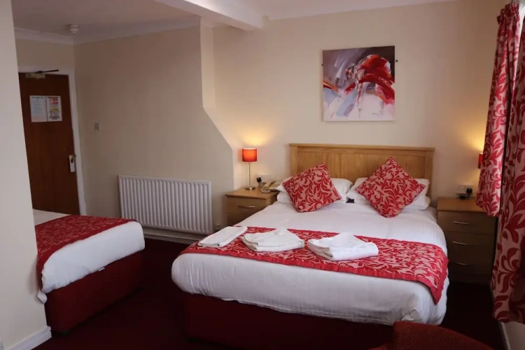 Standard Triple room