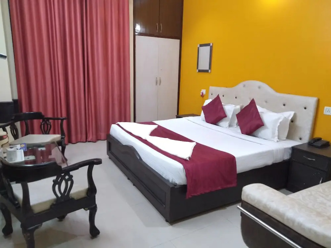 Hotel Paras Plaza