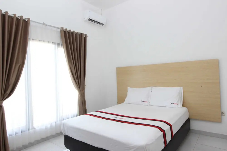 RedDoorz Plus near RS UGM
