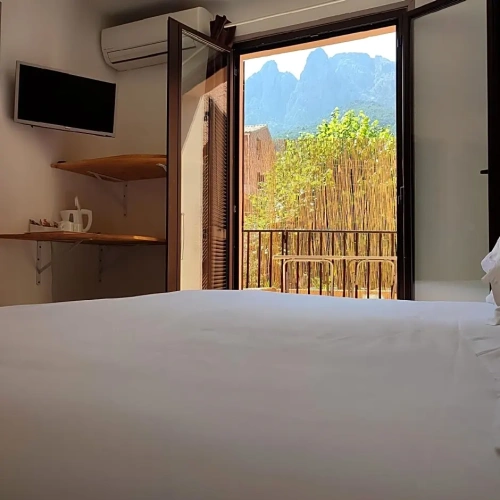 Standard Family room with mountain view