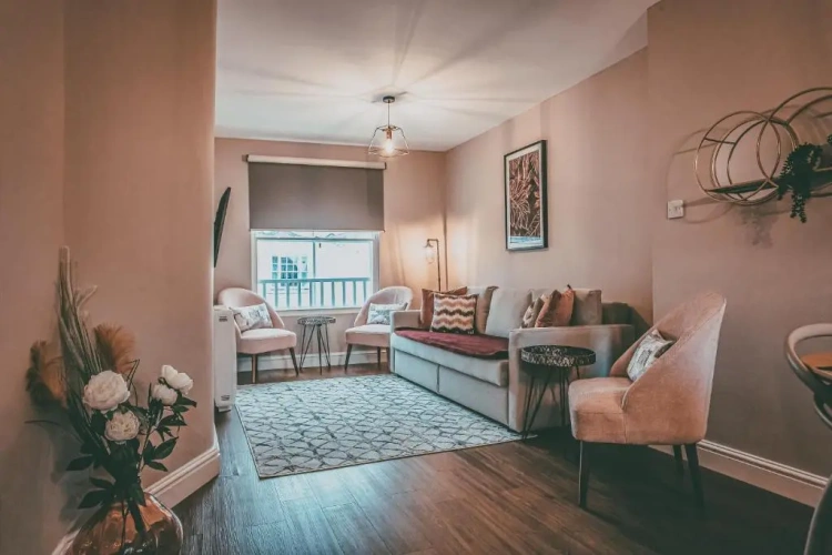 3 Bedrooms Apartment