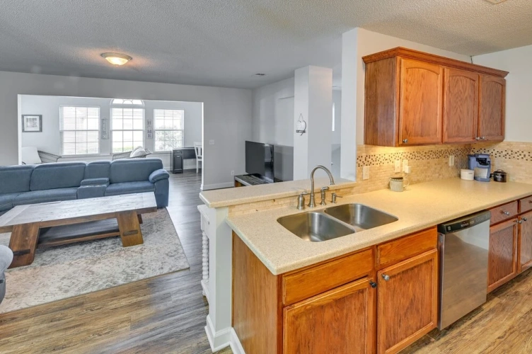 4 Bedrooms Apartment