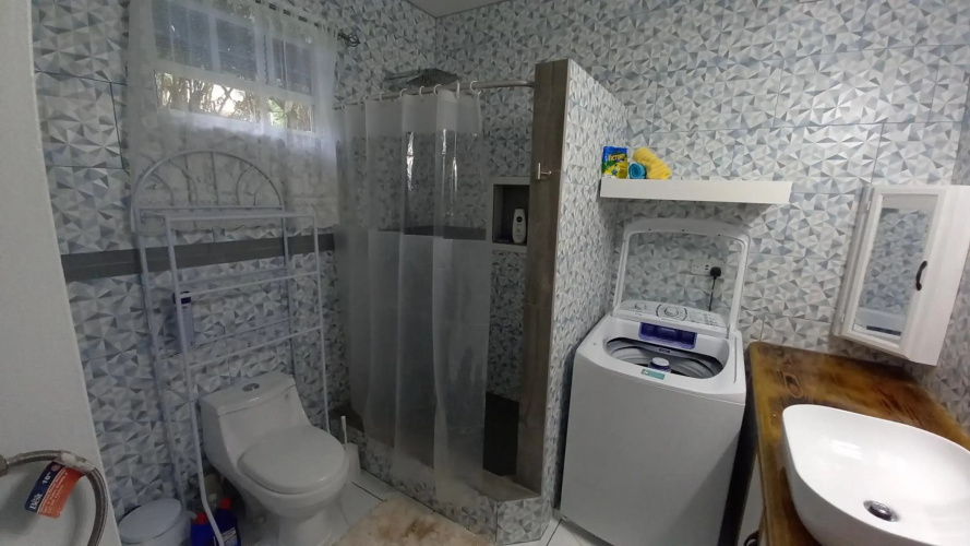 Cozy vacation retreat with free parking