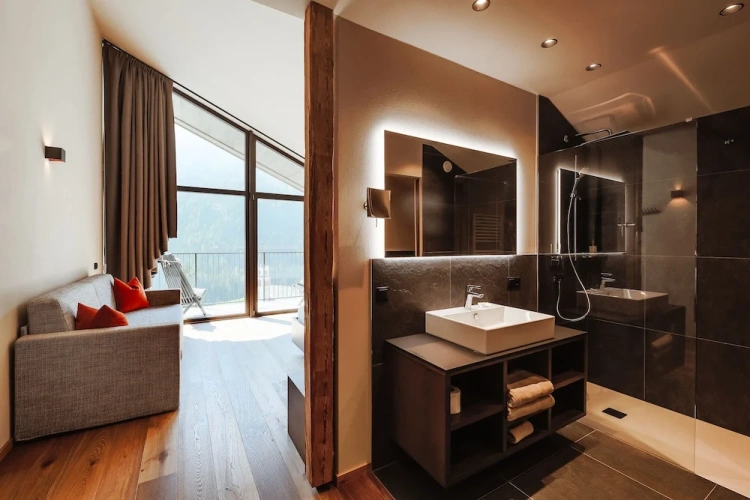 Grand room