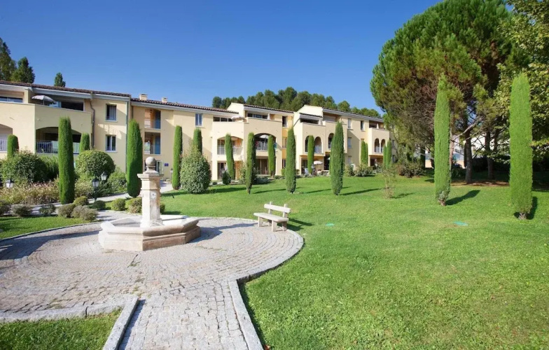 Studio in Greoux-les-bains Near Lakes