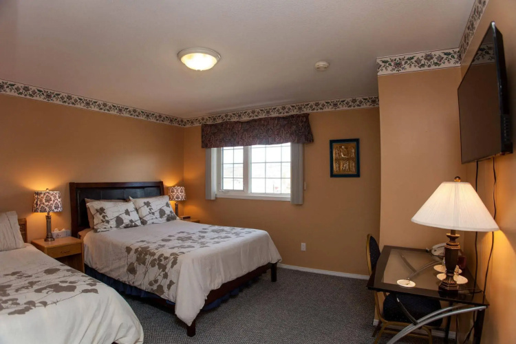 Midnight Sun Inn