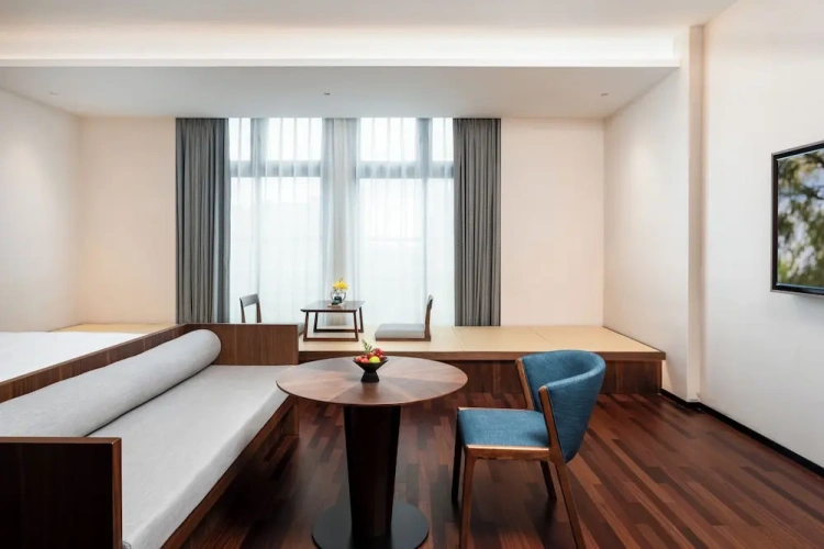 Standard Double room with city view