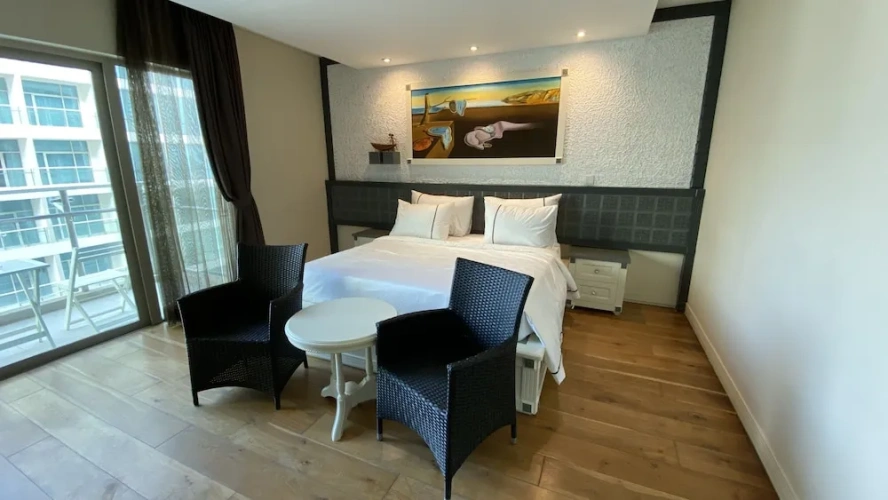 1 Bedroom Luxury Apartment beachfront