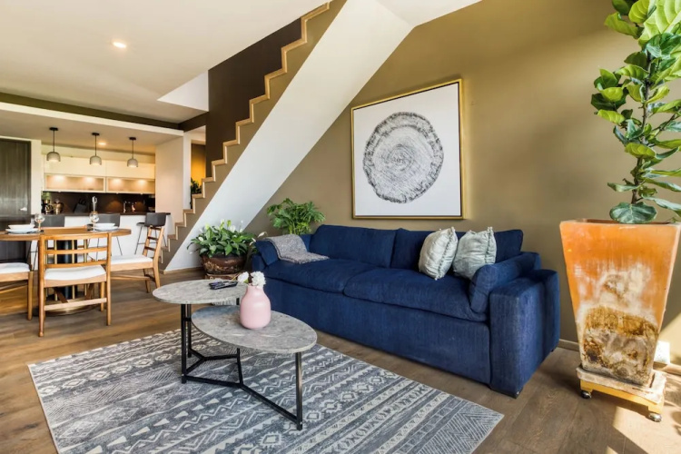Chic PH Haven with rooftop By Tasman