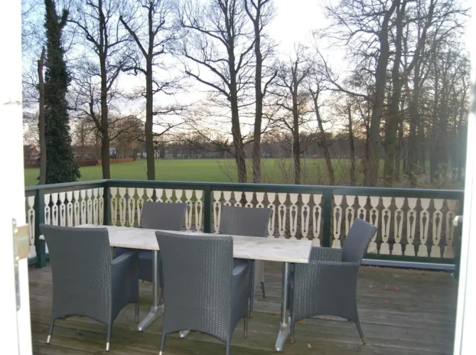 5 Bedrooms Apartment with balcony