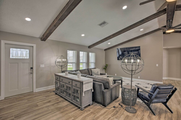 Canal-front Cape Coral Home: Pool & Patio