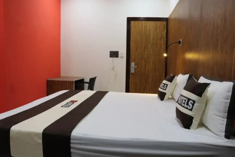 Goroomgo Pat Village Inn Indore